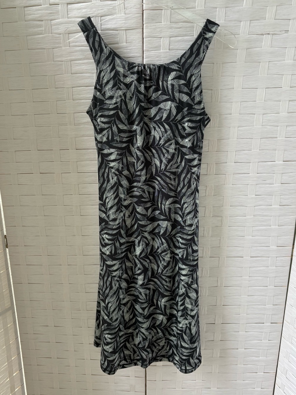 Prana Size L Black Gray Print Sleeveless Dress Cut Out Back Built in Bra Cruise